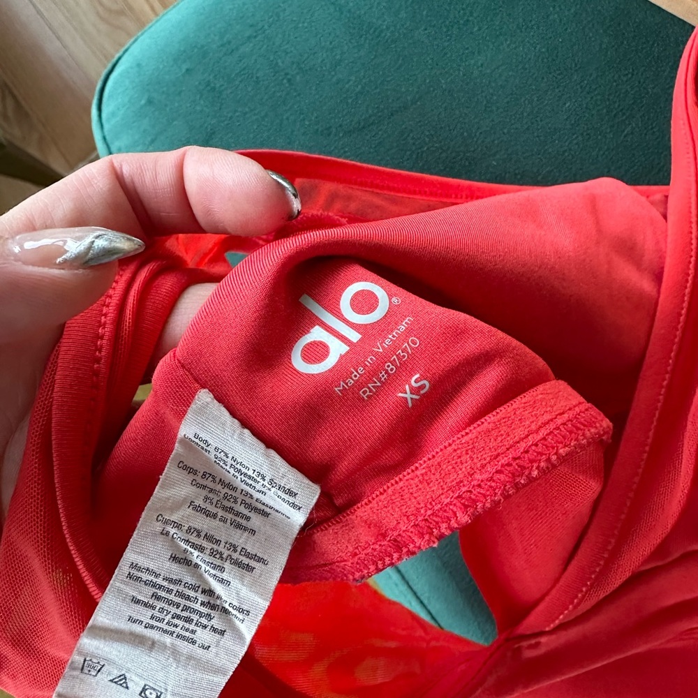 Alo red top - Picture 4 of 4